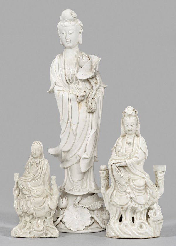 Drei Blanc de Chine-Figuren einer Guanyin