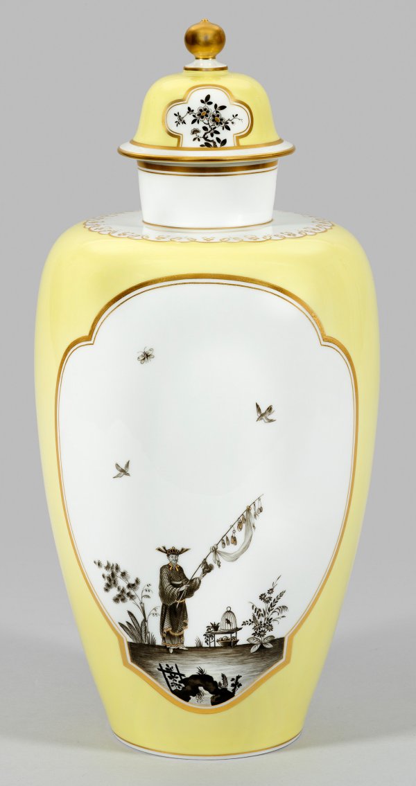 Große Meissen Gelbfond-Deckelvase mit Chinoiserie
