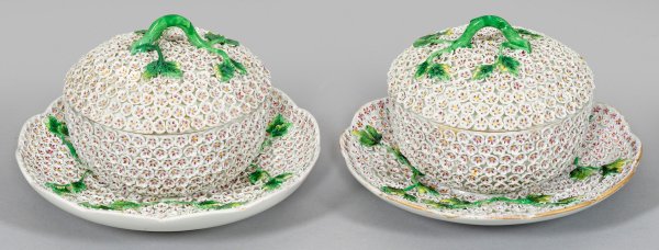 Paar prächtige Meissen Ecuelles mit Schneeballendekor