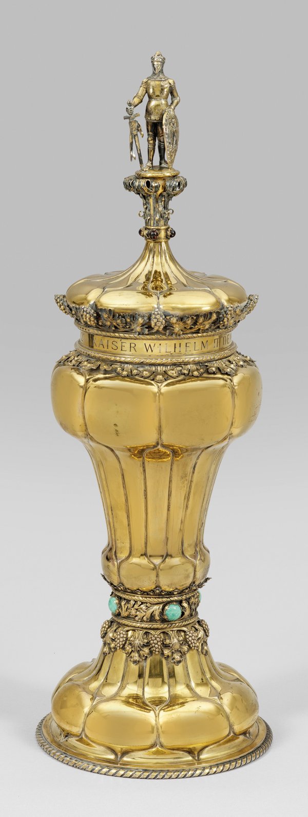 Monumentaler Historismus-Deckelpokal