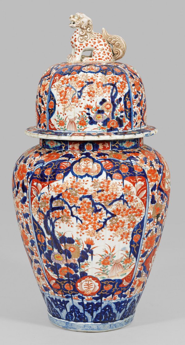 Große Imari-Deckelvase