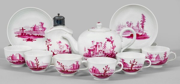 Teilservice mit Landschaftsszenen in Purpur-Camaieumalerei