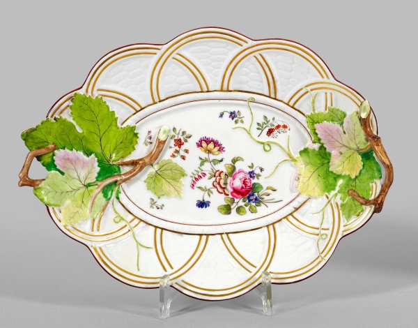 Blattschale mit Blumendekor